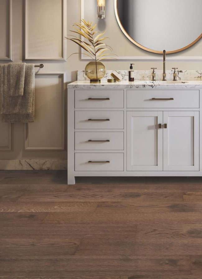 hardwood floors in an elegant Mentor OH bathroom